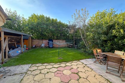 40 Brewer Mead, Chippenham, SN15 3FB