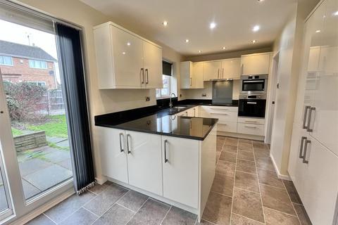 4 bedroom detached house for sale, Fresh Court, Simmondley, Glossop