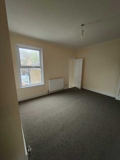 3 bedroom house to rent, Salisbury Road, Northfleet