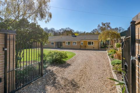 4 bedroom detached bungalow to rent, West End, Bedford MK45