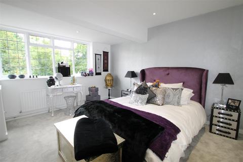 2 bedroom apartment to rent, High Road, Bushey Heath, Bushey, Hertfordshire, WD23