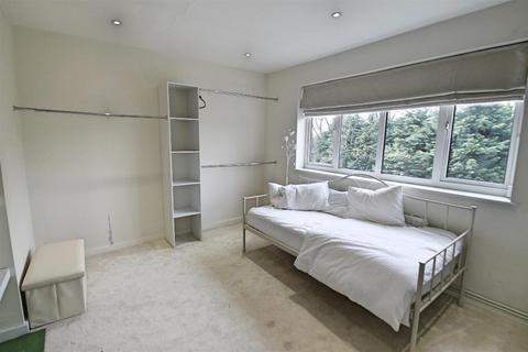 2 bedroom apartment to rent, High Road, Bushey Heath, Bushey, Hertfordshire, WD23