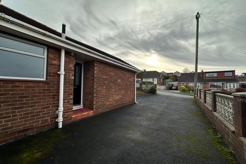 2 bedroom semi-detached bungalow to rent, Brabyns Road, Hyde, SK14 5EJ