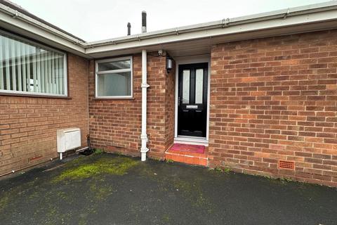 2 bedroom semi-detached bungalow to rent, Brabyns Road, Hyde, SK14 5EJ