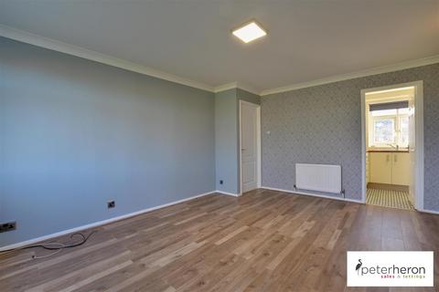 2 bedroom flat for sale, Priestsfield Close, Chapelgarth, Sunderland