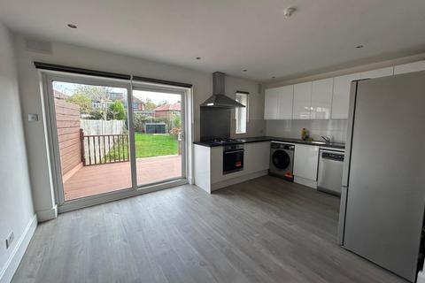 4 bedroom detached house to rent, Riverdene Road, Edgware HA8