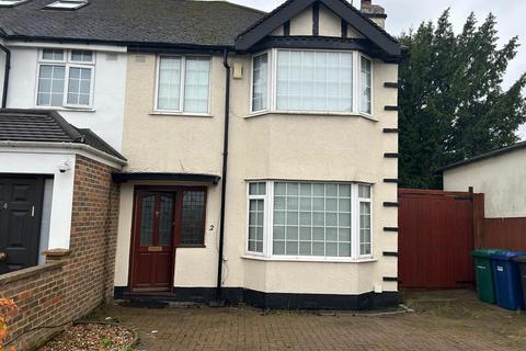 3 bedroom property to rent, Warwick Avenue, Edgware HA8