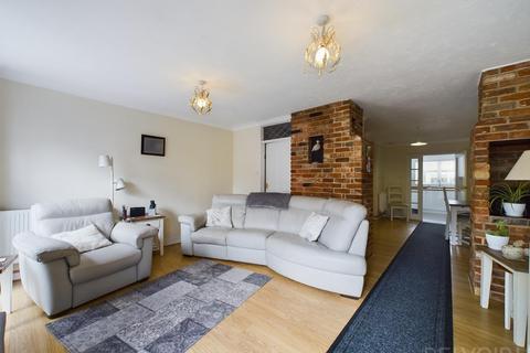 3 bedroom end of terrace house for sale, Bell Meadow, Bury St Edmunds, IP32