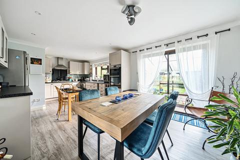 6 Fox Meadows, Crewkerne, TA18 7QW