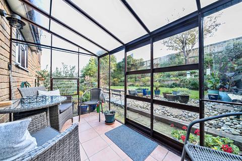 6 Fox Meadows, Crewkerne, TA18 7QW