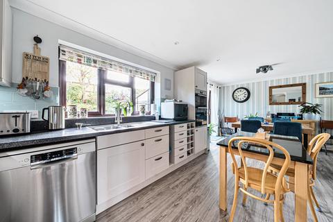 6 Fox Meadows, Crewkerne, TA18 7QW