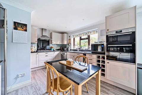 6 Fox Meadows, Crewkerne, TA18 7QW