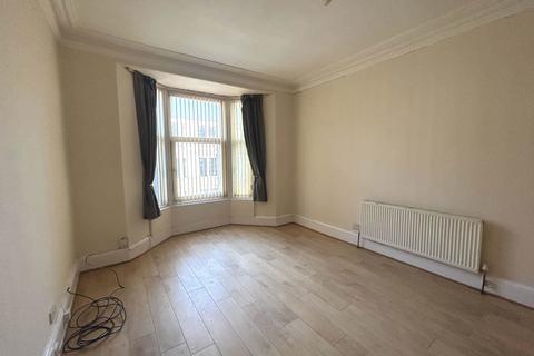 2 bedroom flat to rent, Crossflat Crescent, Paisley