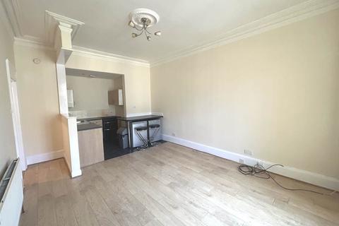 2 bedroom flat to rent, Crossflat Crescent, Paisley