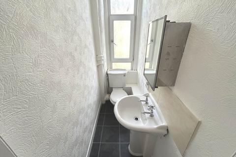 2 bedroom flat to rent, Crossflat Crescent, Paisley