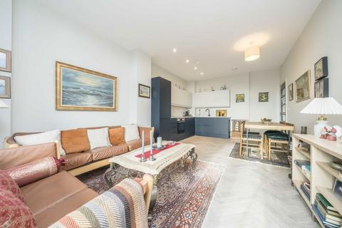 1 bedroom flat for sale, Coombe Road, Kingston Upon Thames KT2