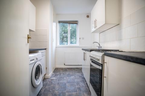 2 bedroom flat to rent, Melbourne Court, London SE20