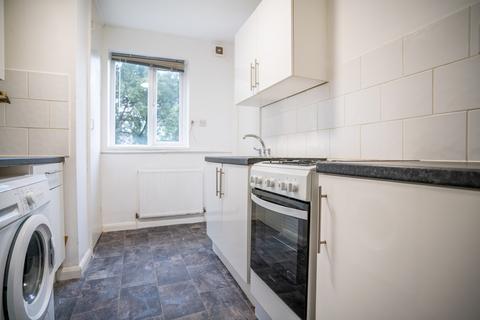 2 bedroom flat to rent, Melbourne Court, London SE20