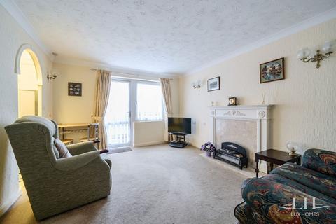 1 bedroom flat for sale, Goldsmere Court, Fentiman Way