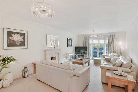 Applewood Alcocks Lane, Kingswood, Tadworth, KT20 6BB