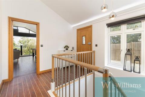 4 bedroom detached house for sale, BEACH FRONTAGE, Woodside Road, Wootton