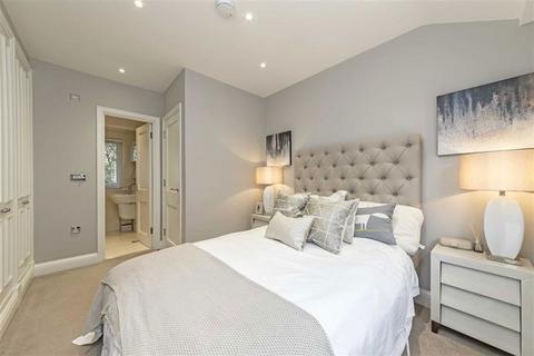 2 bedroom house to rent, Gloucester Place Mews, London W1U