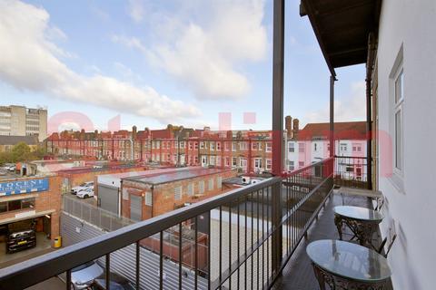 4 bedroom flat to rent, Camden Road, London N7 - EPC rating B