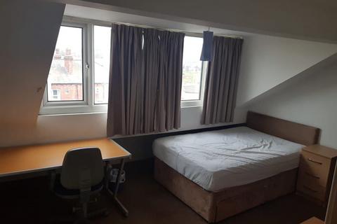 4 bedroom terraced house to rent, Leeds LS3