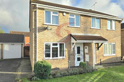 3 bedroom semi-detached house to rent, Yarrow Close, Leicester LE5