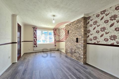 3 bedroom semi-detached house to rent, Yarrow Close, Leicester LE5