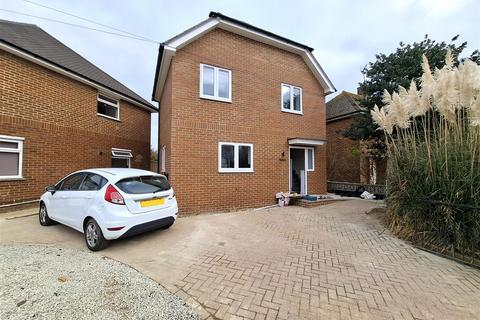 3 bedroom detached house to rent, Clun Road, Wick