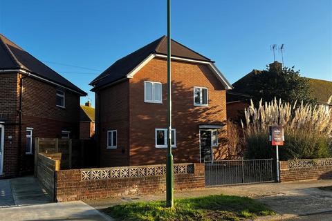 3 bedroom detached house to rent, Clun Road, Wick