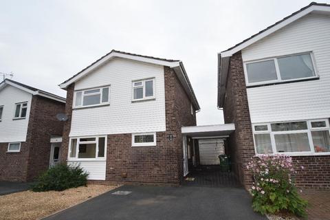 5 bedroom detached house to rent, 12 Wrekin Avenue