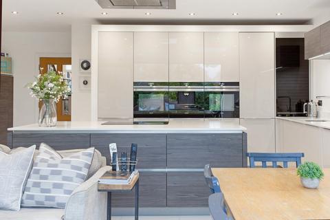60 Elers Road, London, W13 9QD