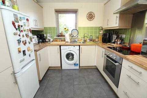 2 bedroom flat to rent, North Crawley Road, Newport Pagnell