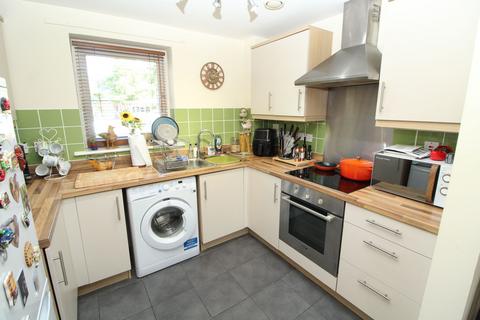 2 bedroom flat to rent, North Crawley Road, Newport Pagnell