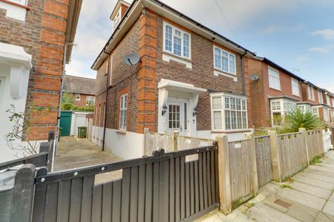 4 bedroom detached house to rent, Burbidge Grove, Southsea Unfurnished