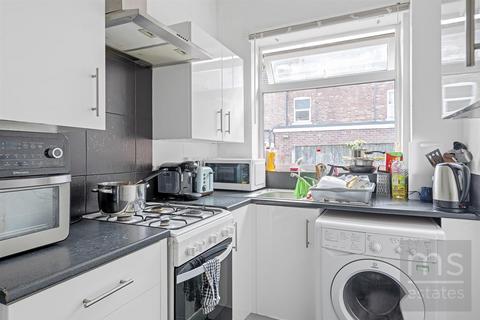 4 bedroom terraced house to rent, Hart Street, Nottingham NG7