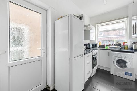 4 bedroom terraced house to rent, Hart Street, Nottingham NG7