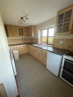 3 bedroom semi-detached house to rent, Pencombe