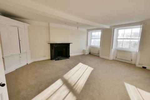 4 bedroom apartment to rent, Market Place, CIRENCESTER