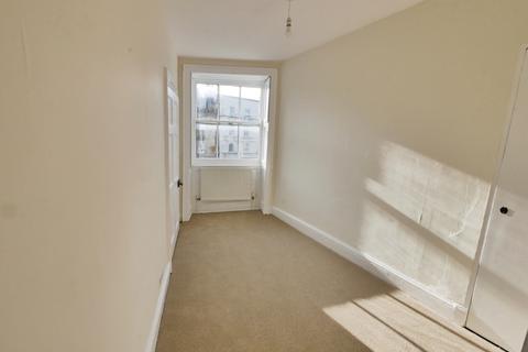 4 bedroom apartment to rent, Market Place, CIRENCESTER