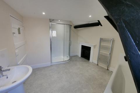 4 bedroom apartment to rent, Market Place, CIRENCESTER