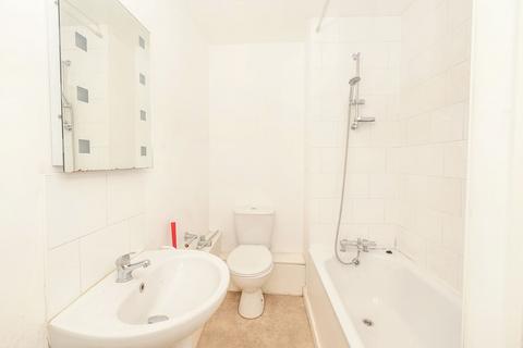 3 bedroom flat for sale, Wellington Crescent, Ramsgate, CT11