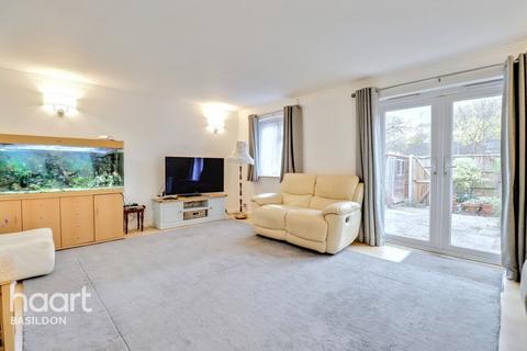 3 bedroom terraced house for sale, Plumleys, Basildon