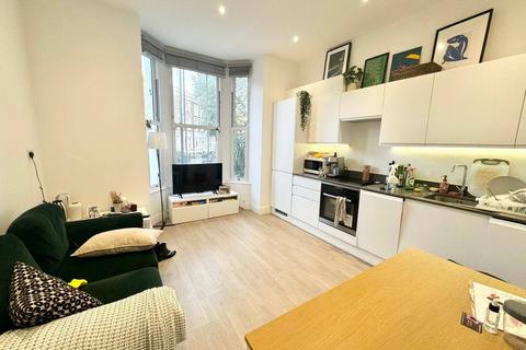 2 bedroom flat to rent, Flaxman Road, SE5