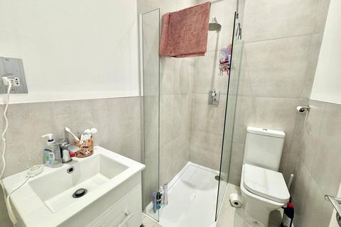 2 bedroom flat to rent, Flaxman Road, SE5