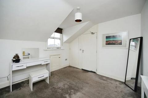 3 bedroom flat to rent, Kelly Avenue, SE15