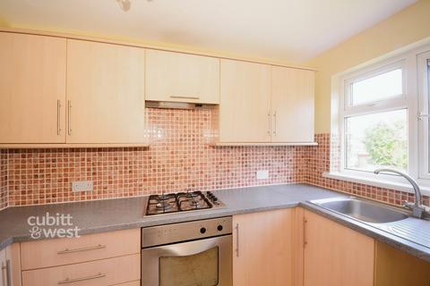 2 bedroom end of terrace house to rent, Charles Avenue Chichester PO19