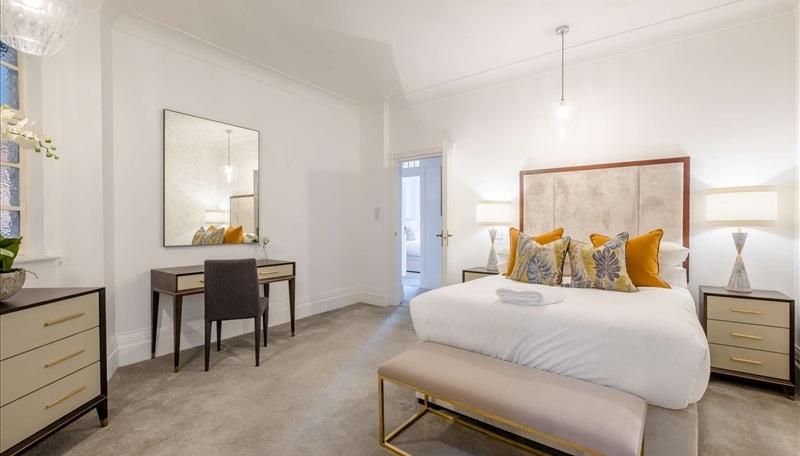 Strathmore Court, St John's Wood, NW8 7 HY
